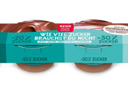 Einmal testen bitte. Von dunkel nach hell sind Schokoladenpuddings der REWE Eigenmarke mit unterschiedlichen Zuckergehältern verpackt. Foto: REWE