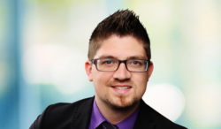 Portrait photo of Dr. Tobias Jochum. 